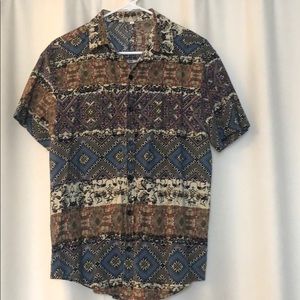 Patterned short sleeve button up